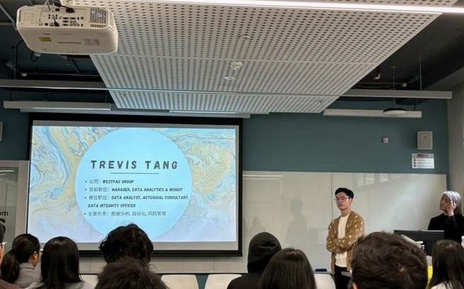 Guest speaker presenting to students at an AWS UNSW accounting careers session